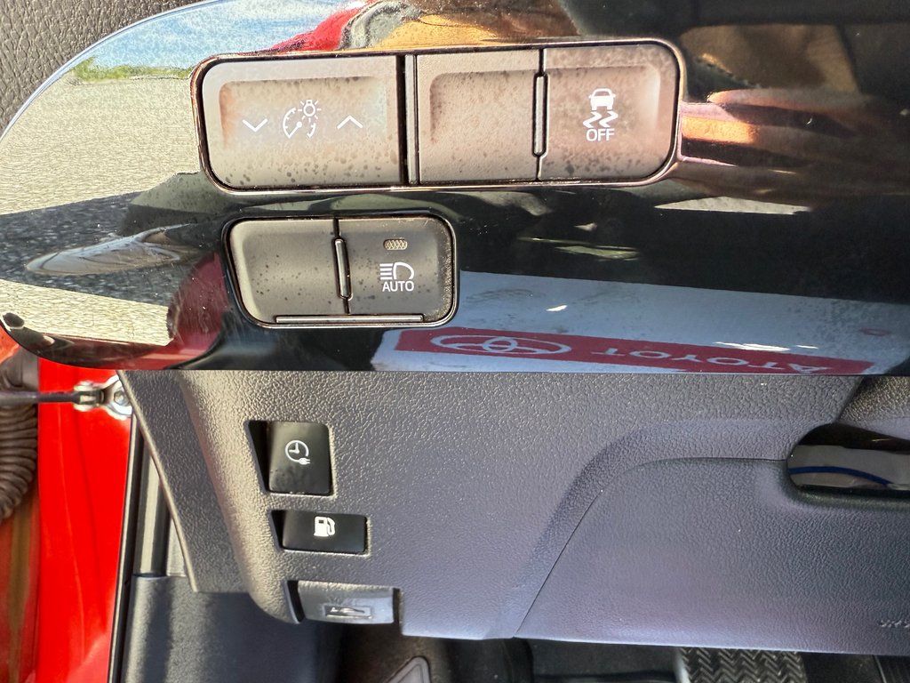 2021 Toyota PRIUS PRIME BASE / TRÈS BAS KILOS 46.000KM / SUPER DEAL / in Thetford Mines, Quebec - 18 - w1024h768px