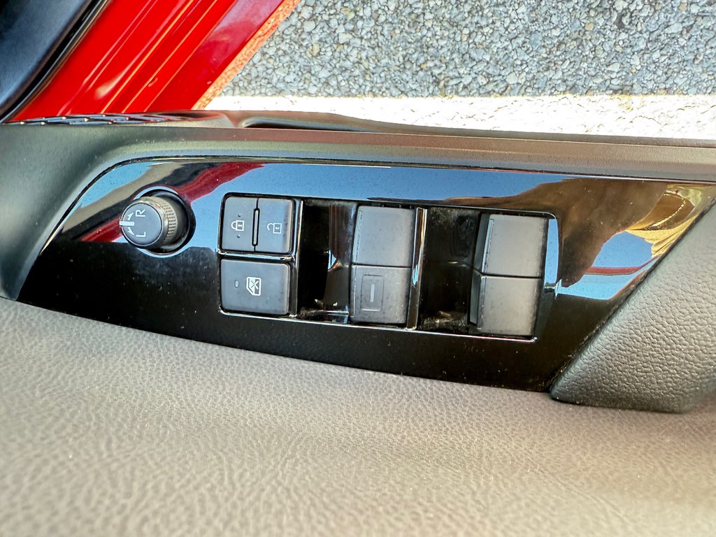 2021 Toyota PRIUS PRIME BASE / TRÈS BAS KILOS 46.000KM / SUPER DEAL / in Thetford Mines, Quebec - 12 - w1024h768px