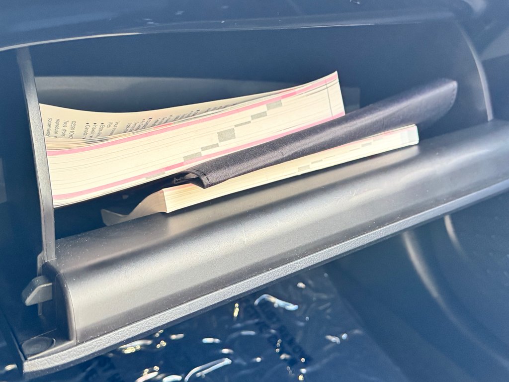 2021 Toyota Prius Prime GROUPE TECHNOLOGIE / 28.800KM SEULEMENT / PEA 03-08-26=100km WOW !!!! in Thetford Mines, Quebec - 58 - w1024h768px