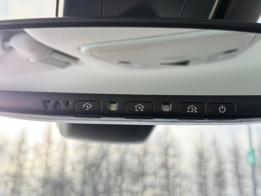 2021 Toyota Prius Prime GROUPE TECHNOLOGIE / 28.800KM SEULEMENT / PEA 03-08-26=100km WOW !!!! in Thetford Mines, Quebec - 53 - w1024h768px