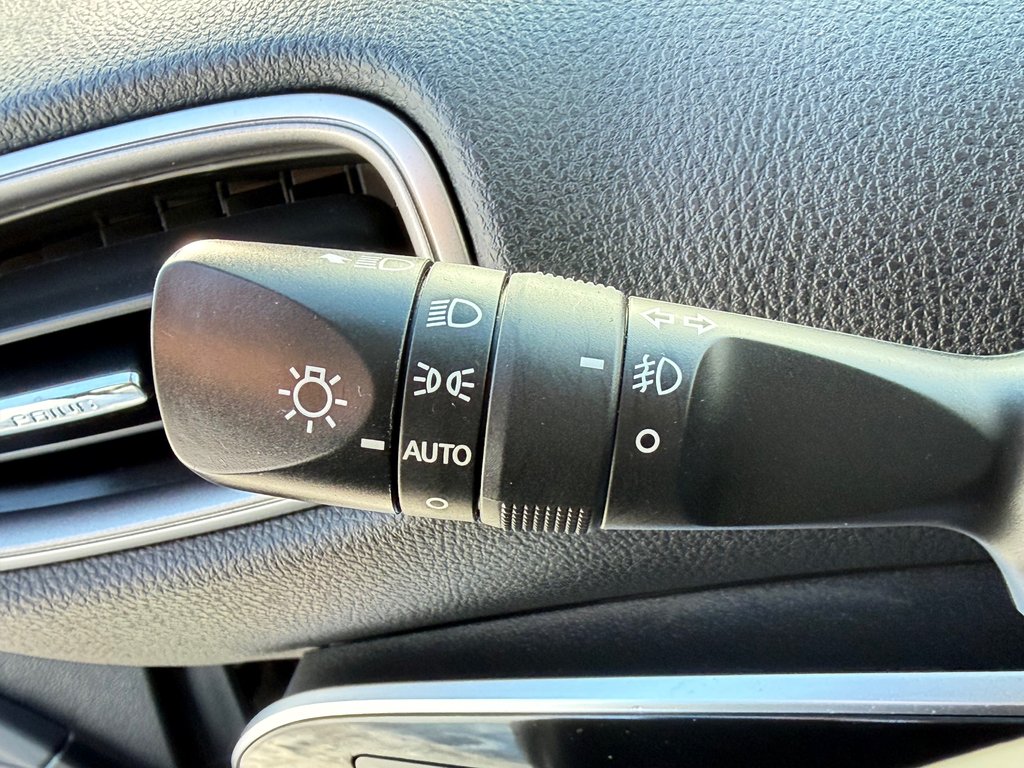 2021 Toyota Prius Prime GROUPE TECHNOLOGIE / 28.800KM SEULEMENT / PEA 03-08-26=100km WOW !!!! in Thetford Mines, Quebec - 37 - w1024h768px