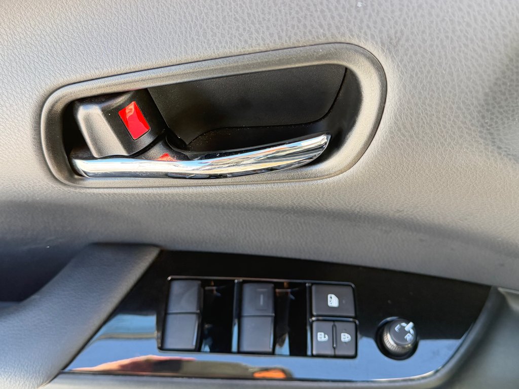 2021 Toyota Prius Prime GROUPE TECHNOLOGIE / 28.800KM SEULEMENT / PEA 03-08-26=100km WOW !!!! in Thetford Mines, Quebec - 28 - w1024h768px