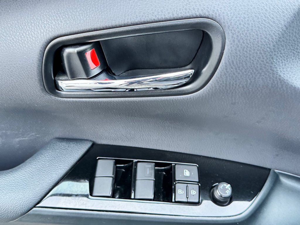 2021 Toyota Prius Prime GROUPE TECHNOLOGIE / 28.800KM SEULEMENT / PEA 03-08-26=100km WOW !!!! in Thetford Mines, Quebec - 26 - w1024h768px