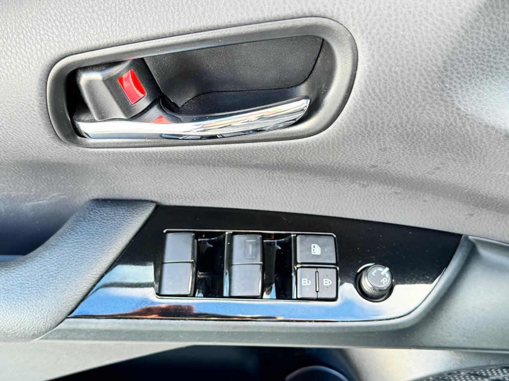 2021 Toyota Prius Prime GROUPE TECHNOLOGIE / 28.800KM SEULEMENT / PEA 03-08-26=100km WOW !!!! in Thetford Mines, Quebec - 29 - w1024h768px