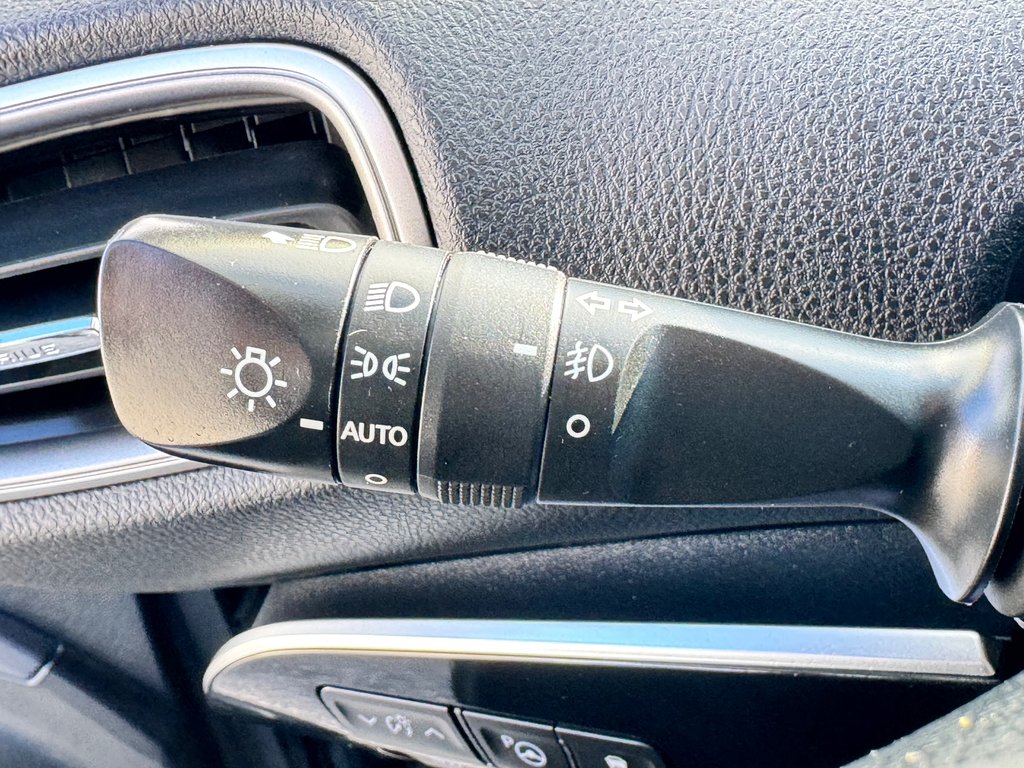 2021 Toyota Prius Prime GROUPE TECHNOLOGIE / 28.800KM SEULEMENT / PEA 03-08-26=100km WOW !!!! in Thetford Mines, Quebec - 38 - w1024h768px