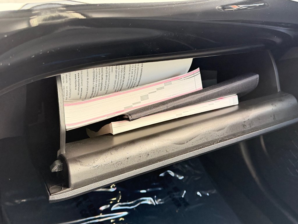 2021 Toyota Prius Prime GROUPE TECHNOLOGIE / 28.800KM SEULEMENT / PEA 03-08-26=100km WOW !!!! in Thetford Mines, Quebec - 52 - w1024h768px