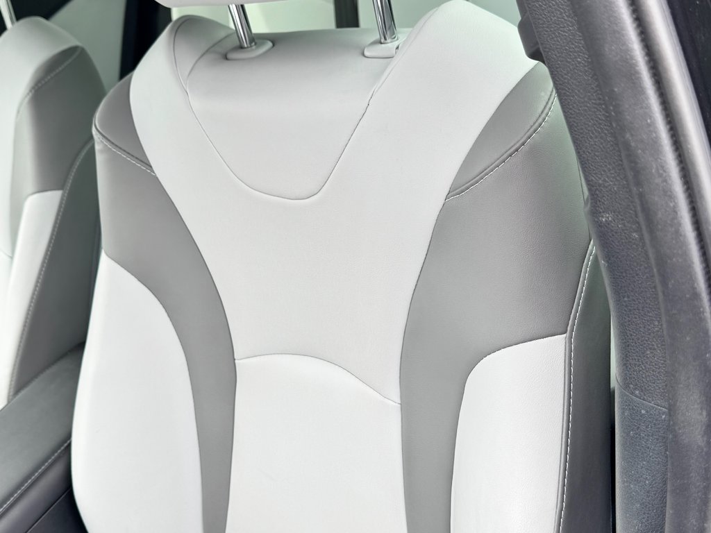 2022 Toyota PRIUS PRIME UPGRADE / PEA 24-04-27=100KM / AUBAINE / in Thetford Mines, Quebec - 31 - w1024h768px