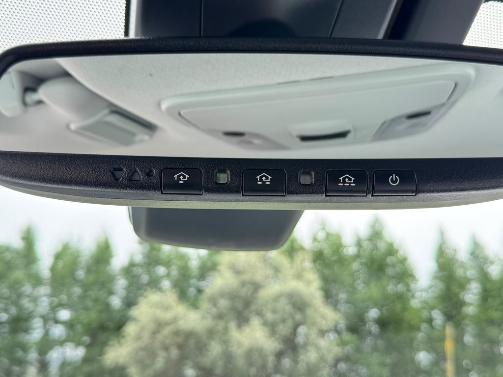2022 Toyota PRIUS PRIME UPGRADE / PEA 24-04-27=100KM / AUBAINE / in Thetford Mines, Quebec - 55 - w1024h768px
