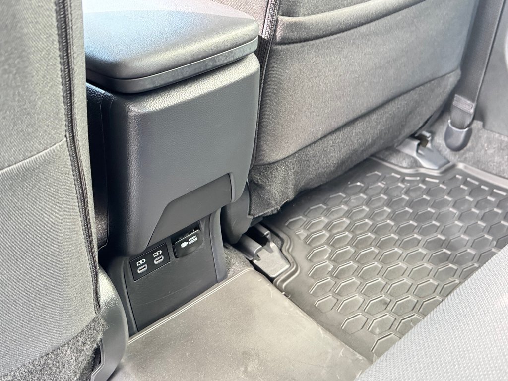 Toyota PRIUS PRIME SE / ÉTAT NEUF ! /  AUTONOMIE DE 80 km + / WOW COMME NEUF 2024 à Thetford Mines, Québec - 59 - w1024h768px