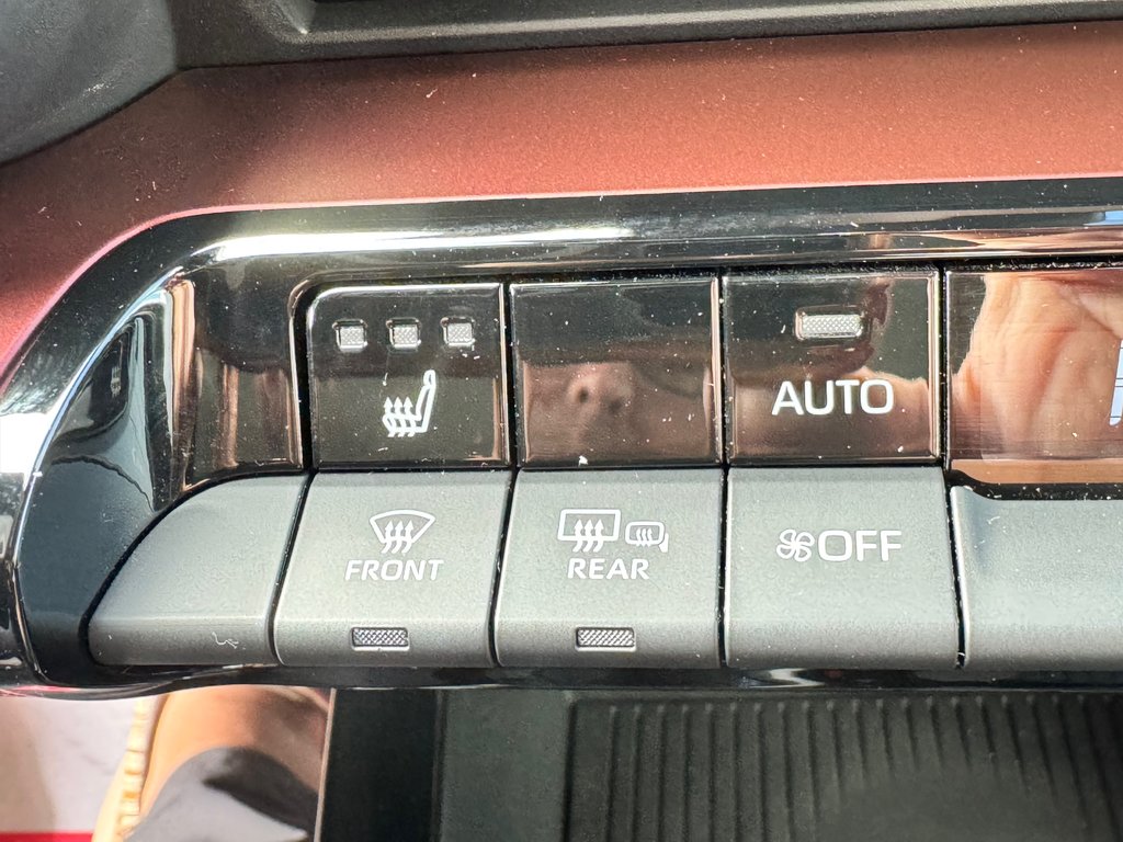 Toyota PRIUS PRIME SE / ÉTAT NEUF ! /  AUTONOMIE DE 80 km + / WOW COMME NEUF 2024 à Thetford Mines, Québec - 43 - w1024h768px