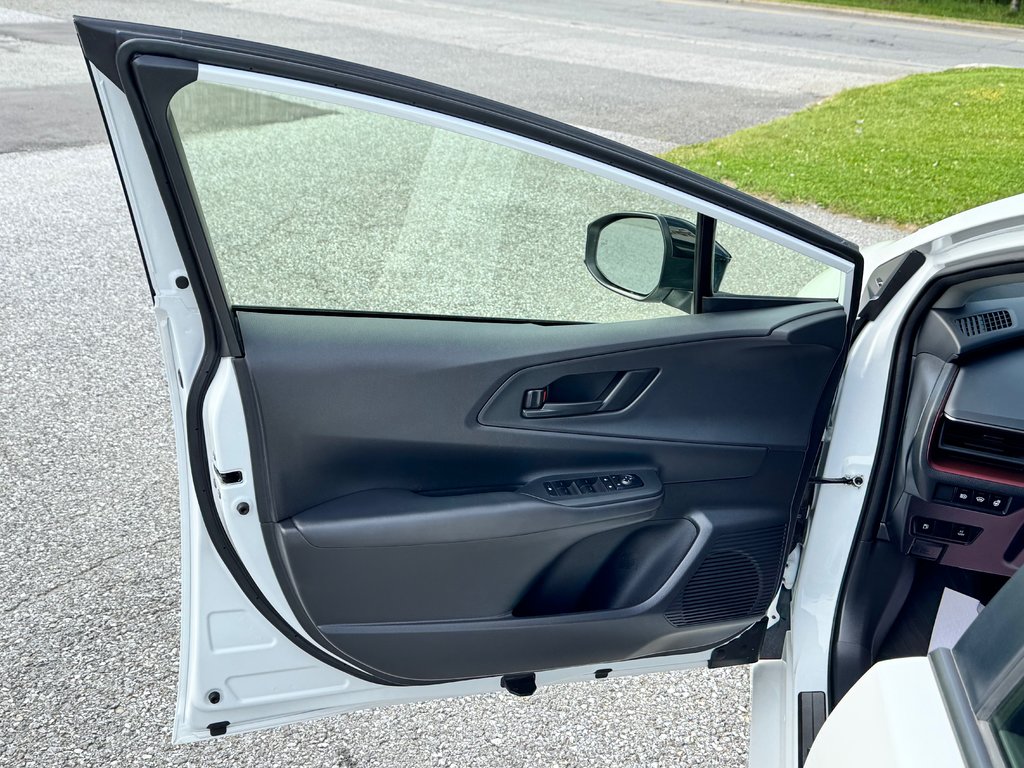 Toyota PRIUS PRIME SE / ÉTAT NEUF ! /  AUTONOMIE DE 80 km + / WOW COMME NEUF 2024 à Thetford Mines, Québec - 24 - w1024h768px
