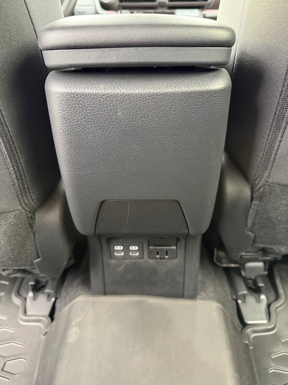 Toyota PRIUS PRIME SE / AUTONOMIE ÉLECTRIQUE 74KM +- / COMME NEUVE 2024 à Thetford Mines, Québec - 49 - w1024h768px