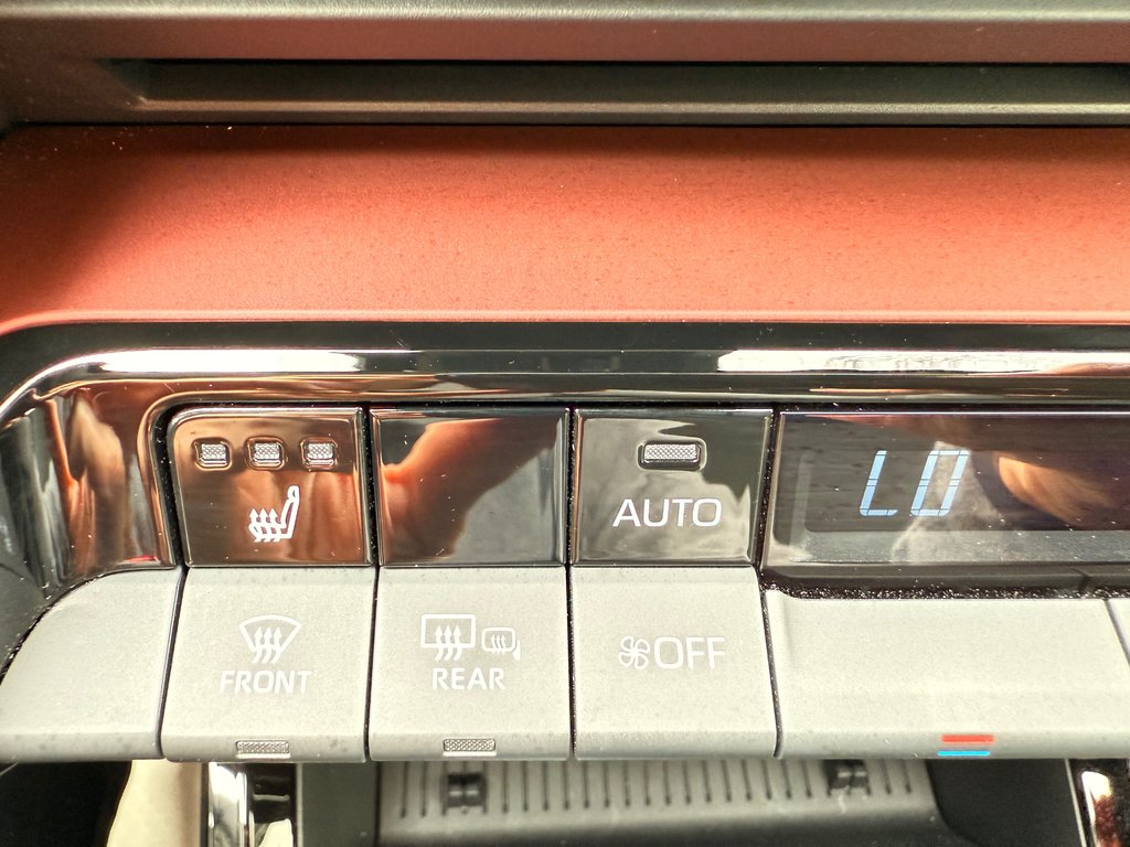 Toyota PRIUS PRIME SE / AUTONOMIE ÉLECTRIQUE 74KM +- / COMME NEUVE 2024 à Thetford Mines, Québec - 35 - w1024h768px
