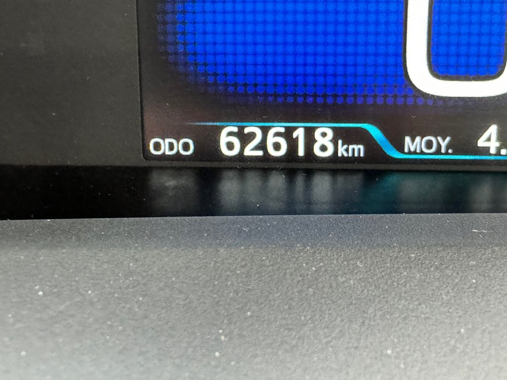 2019  Prius AWD TECHNOLOGIE / PEA 16-10-24=120KM / TRÈS RARE in Thetford Mines, Quebec - 38 - w1024h768px