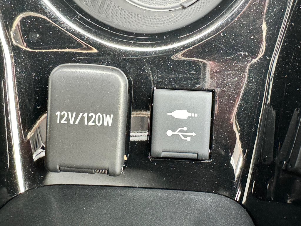 Prius AWD TECHNOLOGIE / PEA 16-10-24=120KM / TRÈS RARE 2019 à Thetford Mines, Québec - 48 - w1024h768px