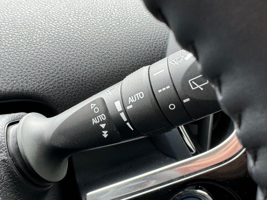 Prius AWD TECHNOLOGIE / PEA 16-10-24=120KM / TRÈS RARE 2019 à Thetford Mines, Québec - 37 - w1024h768px