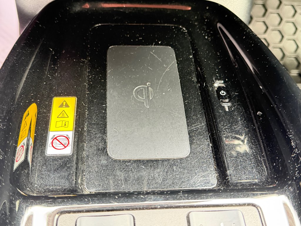 2021 Toyota Prius AWD GROUPE TECHNO / 33.000KM WOW / LA TOTALE !!! / in Thetford Mines, Quebec - 49 - w1024h768px