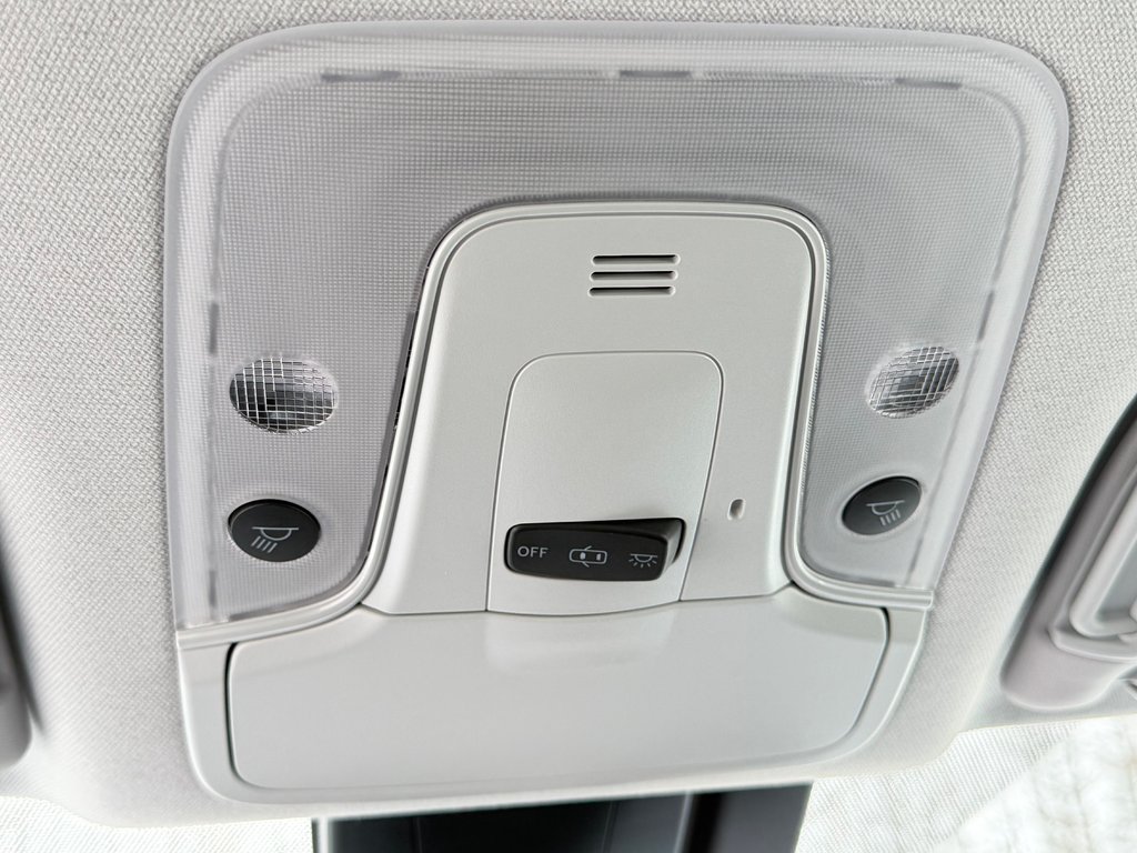 2021 Toyota Prius AWD GROUPE TECHNO / 33.000KM WOW / LA TOTALE !!! / in Thetford Mines, Quebec - 57 - w1024h768px