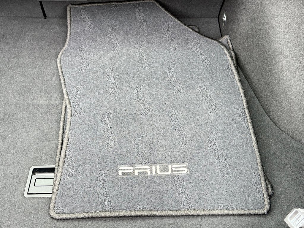 2021 Toyota Prius AWD GROUPE TECHNO / 33.000KM WOW / LA TOTALE !!! / in Thetford Mines, Quebec - 63 - w1024h768px