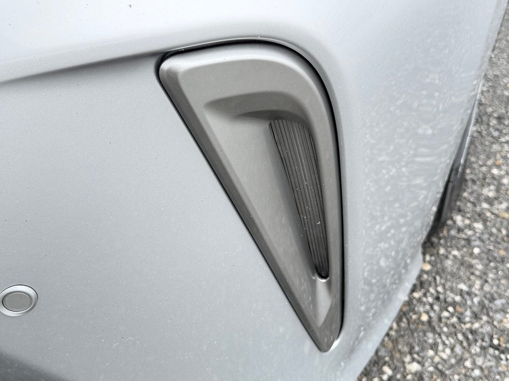 2021 Toyota Prius AWD GROUPE TECHNO / 33.000KM WOW / LA TOTALE !!! / in Thetford Mines, Quebec - 11 - w1024h768px