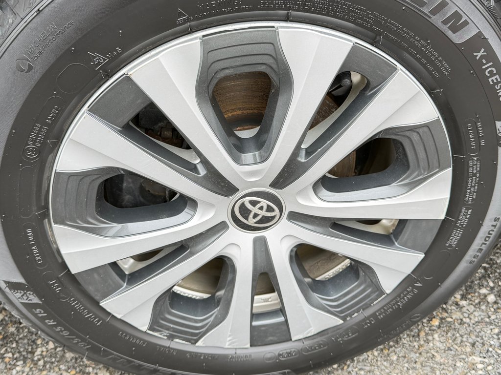 2021 Toyota Prius AWD GROUPE TECHNO / 33.000KM WOW / LA TOTALE !!! / in Thetford Mines, Quebec - 17 - w1024h768px