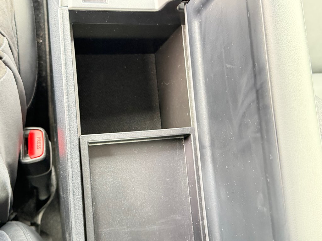 2021 Toyota Prius AWD GROUPE TECHNO / 33.000KM WOW / LA TOTALE !!! / in Thetford Mines, Quebec - 54 - w1024h768px