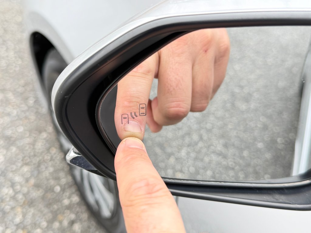 2021 Toyota Prius AWD GROUPE TECHNO / 33.000KM WOW / LA TOTALE !!! / in Thetford Mines, Quebec - 28 - w1024h768px