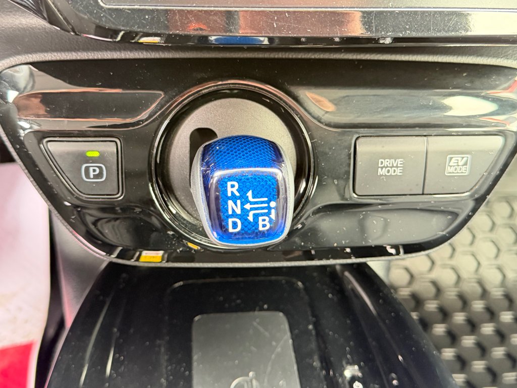 2021 Toyota Prius AWD GROUPE TECHNO / 33.000KM WOW / LA TOTALE !!! / in Thetford Mines, Quebec - 48 - w1024h768px