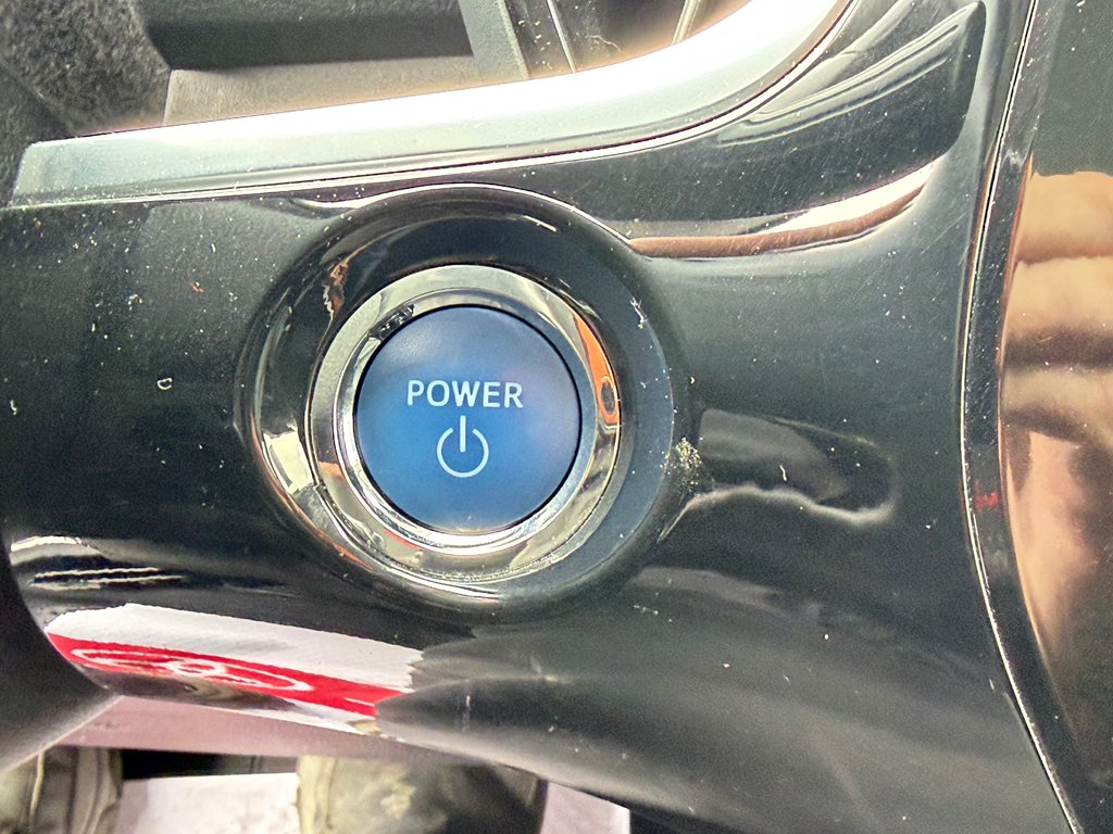 2021 Toyota Prius AWD GROUPE TECHNO / 33.000KM WOW / LA TOTALE !!! / in Thetford Mines, Quebec - 42 - w1024h768px