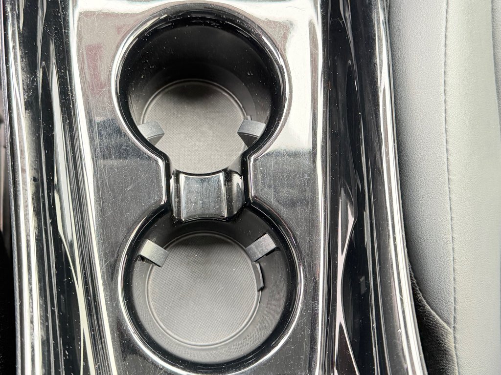 2021 Toyota Prius AWD GROUPE TECHNO / 33.000KM WOW / LA TOTALE !!! / in Thetford Mines, Quebec - 51 - w1024h768px