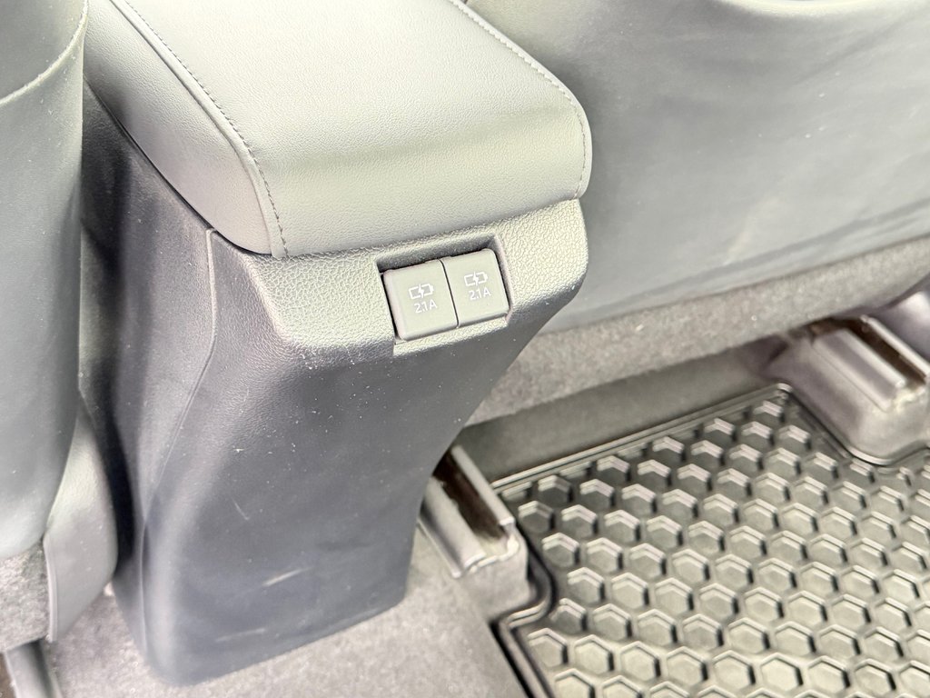 2021 Toyota Prius AWD GROUPE TECHNO / 33.000KM WOW / LA TOTALE !!! / in Thetford Mines, Quebec - 60 - w1024h768px