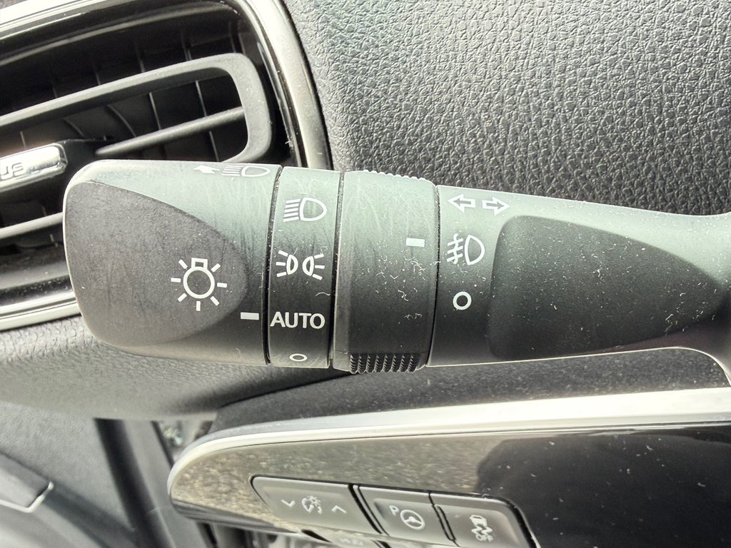 2021 Toyota Prius AWD GROUPE TECHNO / 33.000KM WOW / LA TOTALE !!! / in Thetford Mines, Quebec - 37 - w1024h768px