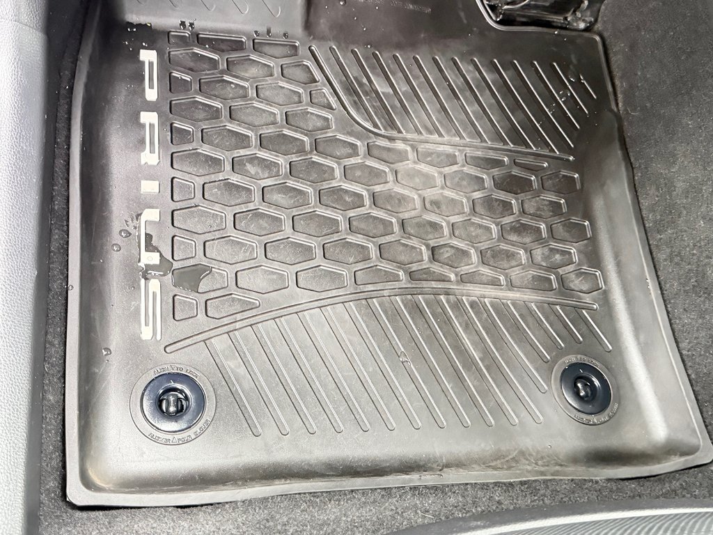 2024 Toyota Prius XLE AWD / PEA 01-29-29=100KM WOW UNE AWD !!!!! / in Thetford Mines, Quebec - 31 - w1024h768px