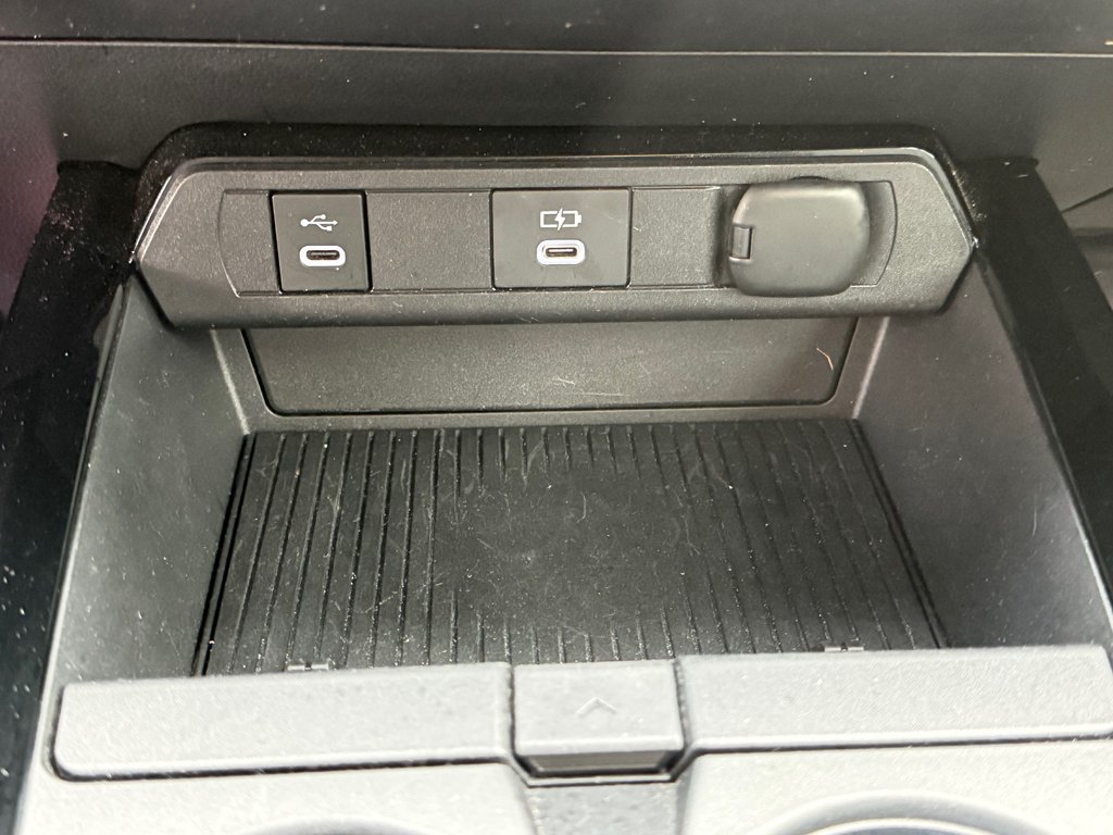 2024 Toyota Prius XLE AWD / PEA 01-29-29=100KM WOW UNE AWD !!!!! / in Thetford Mines, Quebec - 41 - w1024h768px