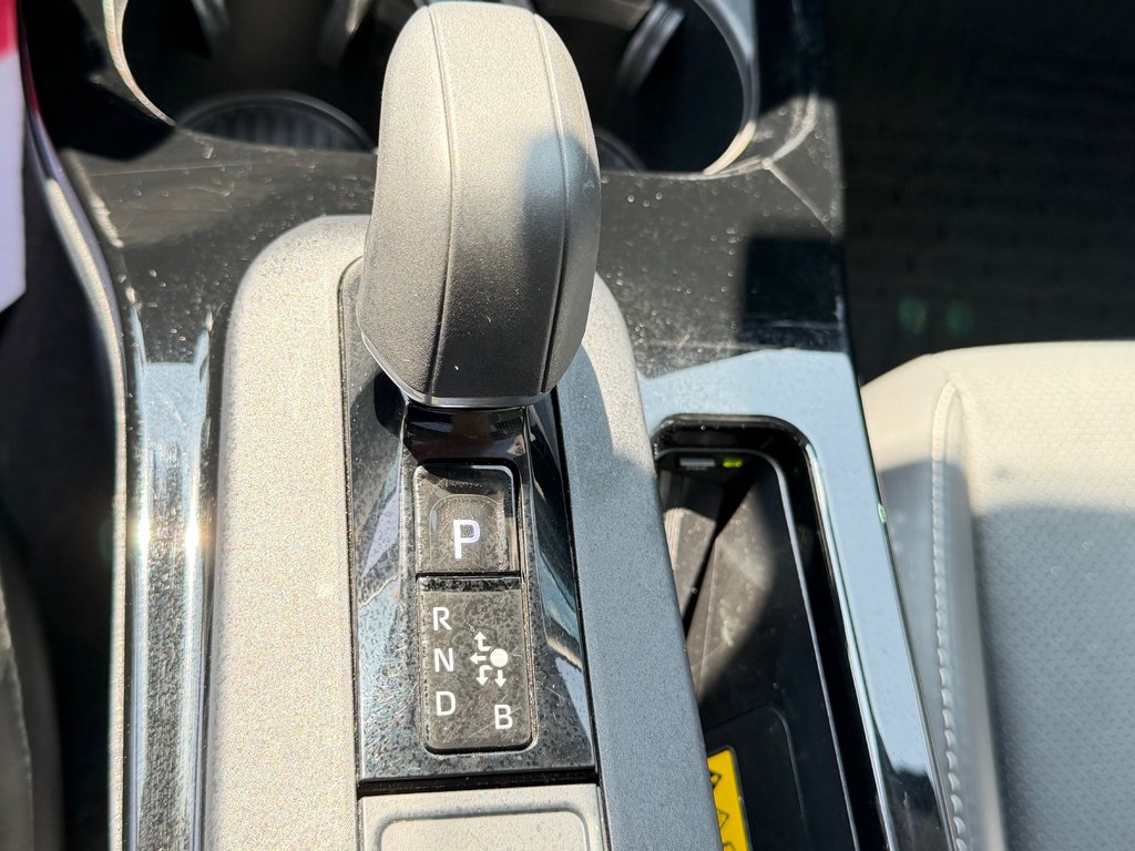 2025 Toyota Prius LIMITED AWD / PEA 13-04-29=100KM / HYPER RARE ! / in Thetford Mines, Quebec - 53 - w1024h768px