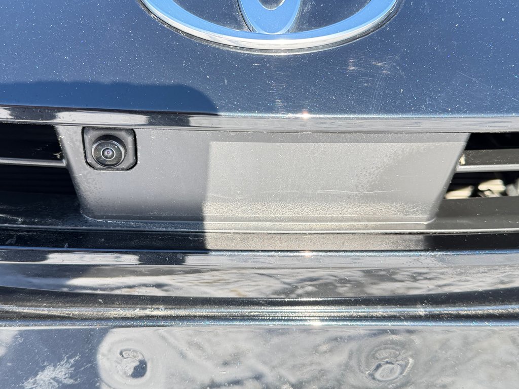 Toyota Prius LIMITED AWD / PEA 13-04-29=100KM / HYPER RARE ! / 2025 à Thetford Mines, Québec - 11 - w1024h768px