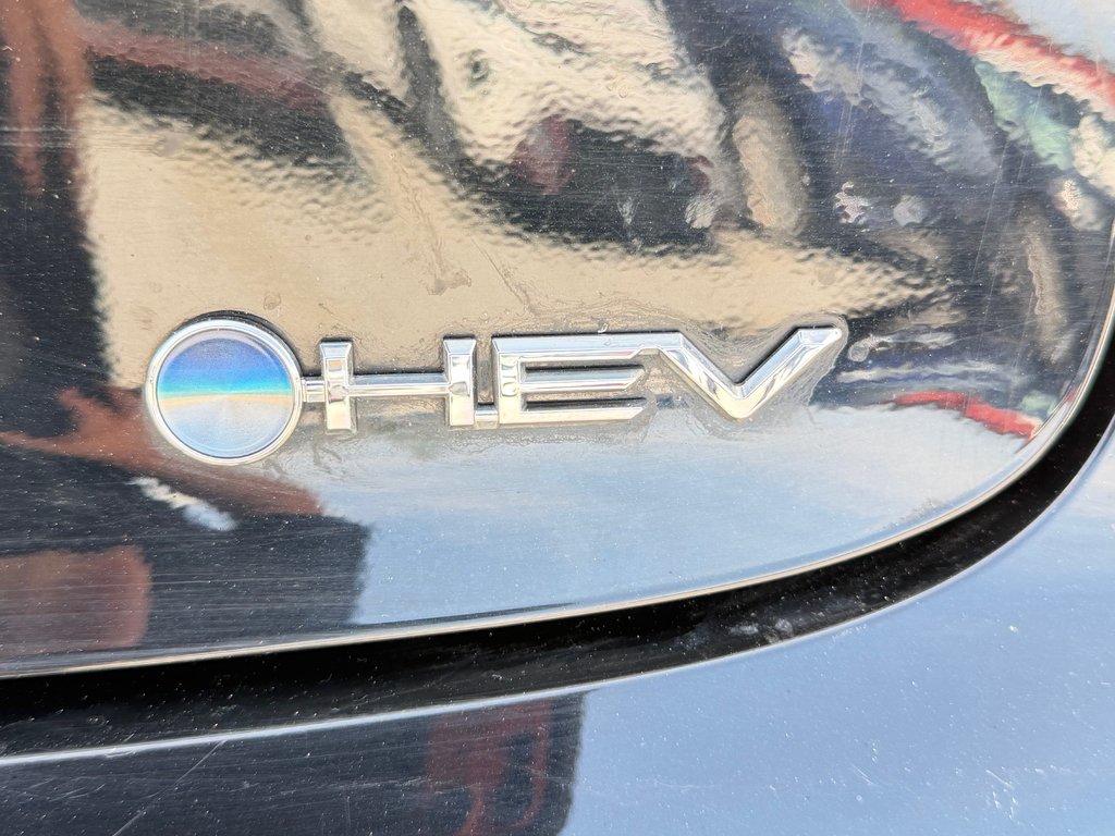 2025 Toyota Prius LIMITED AWD / PEA 13-04-29=100KM / HYPER RARE ! / in Thetford Mines, Quebec - 26 - w1024h768px