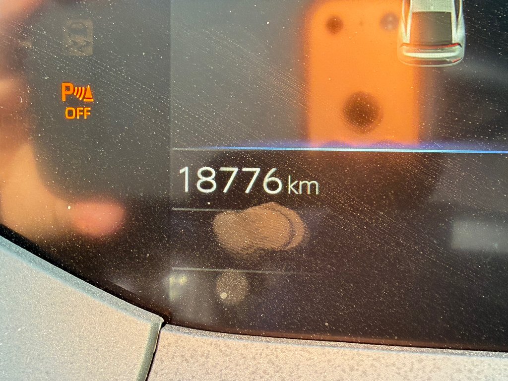 Toyota Prius LIMITED AWD / PEA 13-04-29=100KM / HYPER RARE ! / 2025 à Thetford Mines, Québec - 40 - w1024h768px