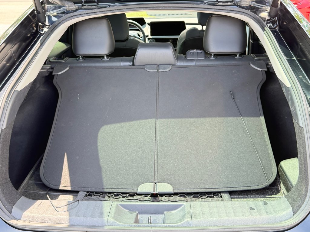 2025 Toyota Prius LIMITED AWD / PEA 13-04-29=100KM / HYPER RARE ! / in Thetford Mines, Quebec - 65 - w1024h768px