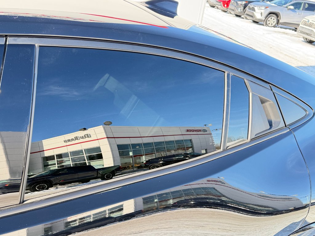 Toyota Prius LIMITED AWD / PEA 13-04-29=100KM / HYPER RARE ! / 2025 à Thetford Mines, Québec - 20 - w1024h768px