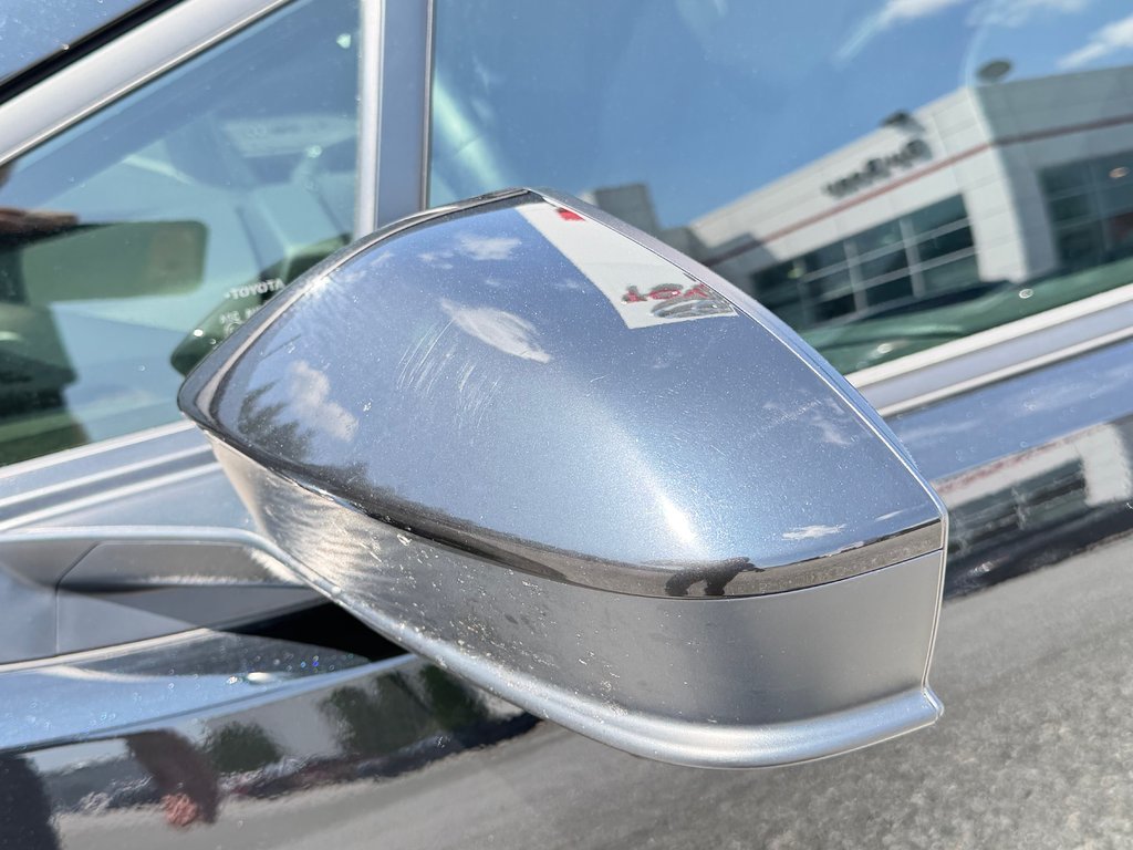 2025 Toyota Prius LIMITED AWD / PEA 13-04-29=100KM / HYPER RARE ! / in Thetford Mines, Quebec - 19 - w1024h768px