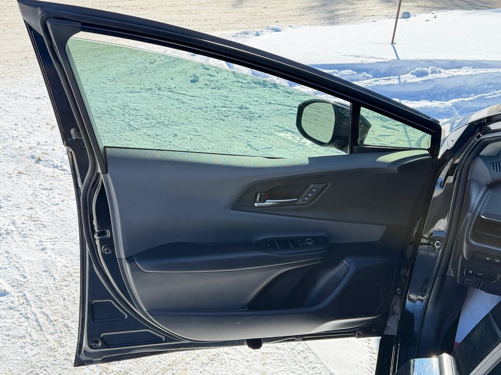 Toyota Prius LIMITED AWD / PEA 13-04-29=100KM / HYPER RARE ! / 2025 à Thetford Mines, Québec - 26 - w1024h768px