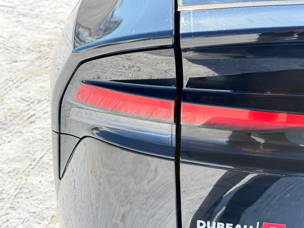 Toyota Prius LIMITED AWD / PEA 13-04-29=100KM / HYPER RARE ! / 2025 à Thetford Mines, Québec - 22 - w1024h768px