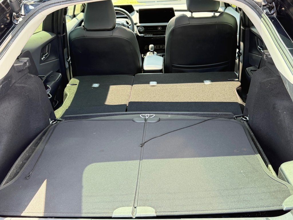 2025 Toyota Prius LIMITED AWD / PEA 13-04-29=100KM / HYPER RARE ! / in Thetford Mines, Quebec - 68 - w1024h768px