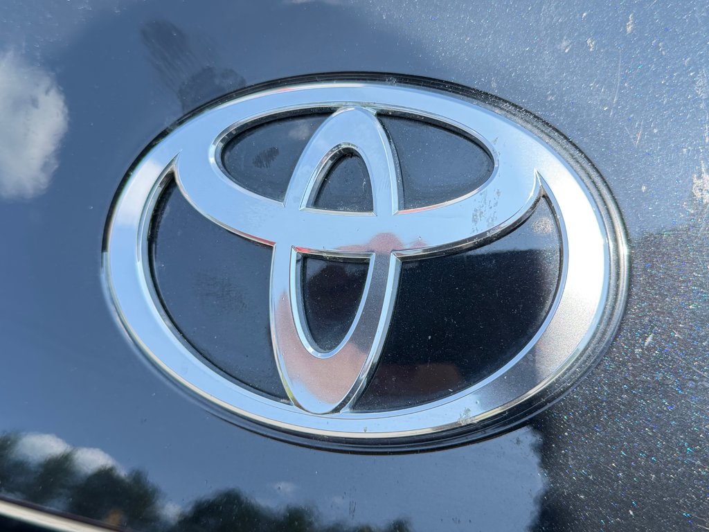 2025 Toyota Prius LIMITED AWD / PEA 13-04-29=100KM / HYPER RARE ! / in Thetford Mines, Quebec - 11 - w1024h768px