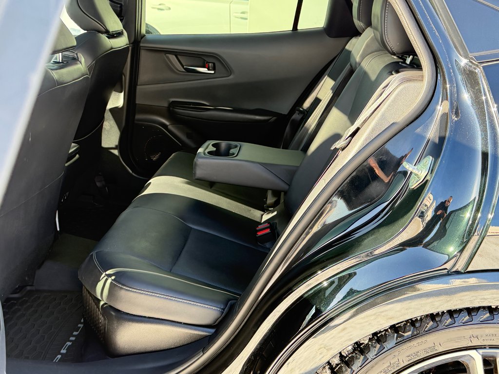 Toyota Prius LIMITED AWD / PEA 13-04-29=100KM / HYPER RARE ! / 2025 à Thetford Mines, Québec - 62 - w1024h768px