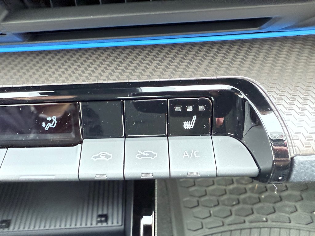 Toyota Prius XLE HYBRIDE AWD 2026 à Thetford Mines, Québec - 27 - w1024h768px