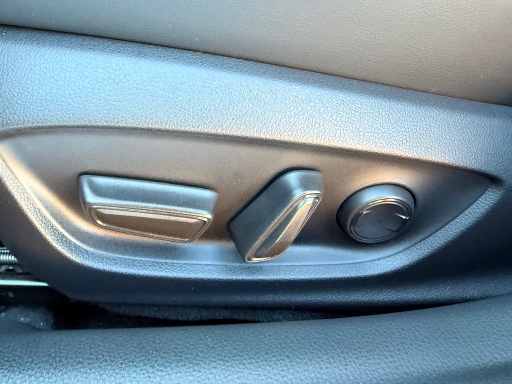 2026 Toyota Prius XLE HYBRIDE AWD in Thetford Mines, Quebec - 16 - w1024h768px