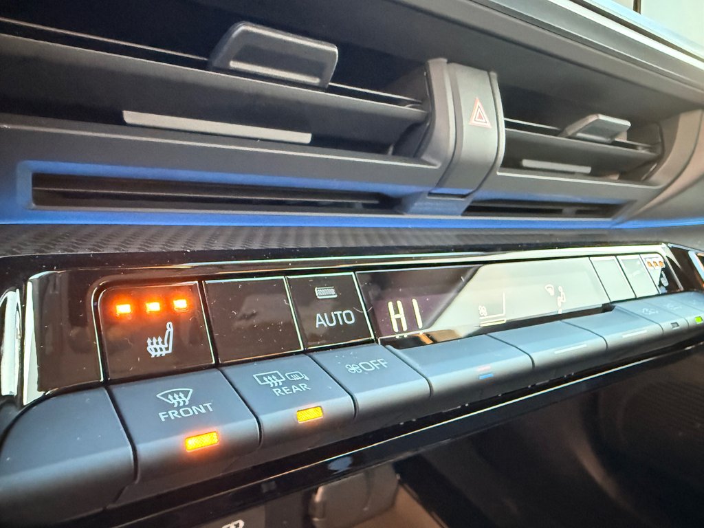 2026 Toyota Prius XLE HYBRIDE AWD in Thetford Mines, Quebec - 22 - w1024h768px