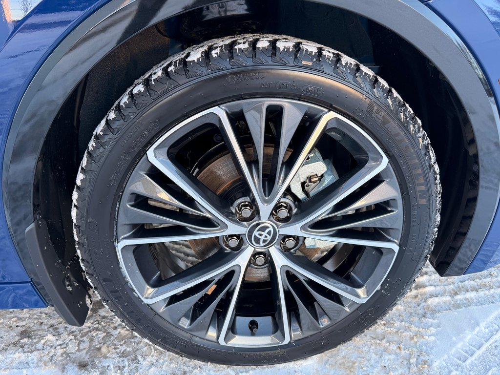 2026 Toyota Prius XLE HYBRIDE AWD in Thetford Mines, Quebec - 12 - w1024h768px